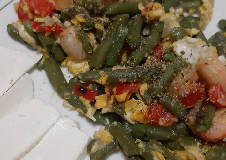 Revuelto de gambas y habichuelas