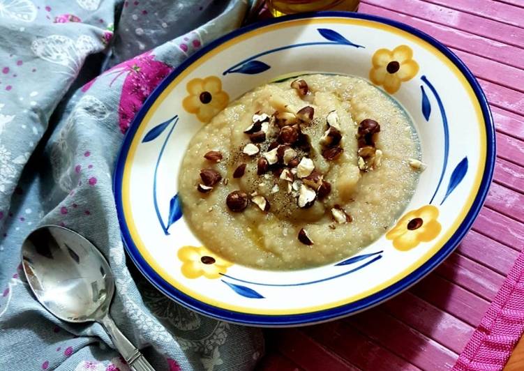 Vellutata di sedano rapa e mela alla salvia