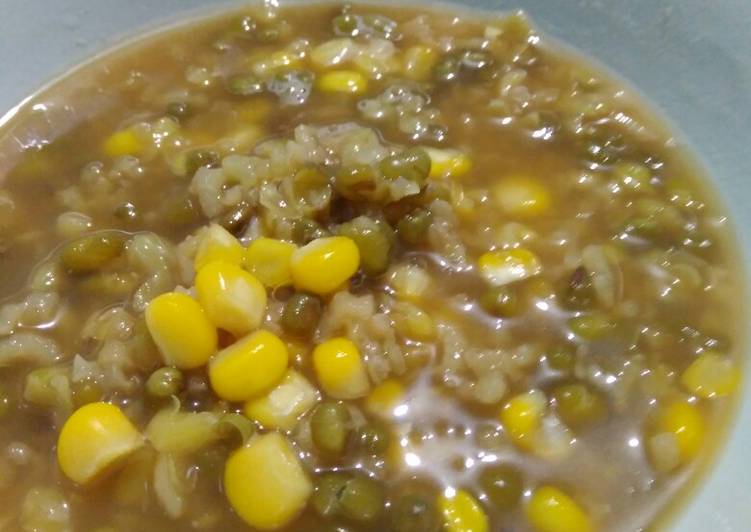 Bubur kacang ijo vs jagung masak pake ricecooker😀