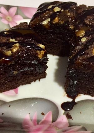 A picture of Mini walnuts brownies.
