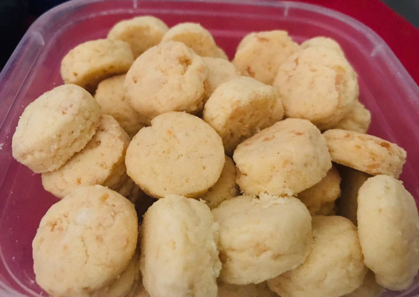 Cookies button cheese