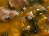Judías blancas con costillas, calabaza y kale