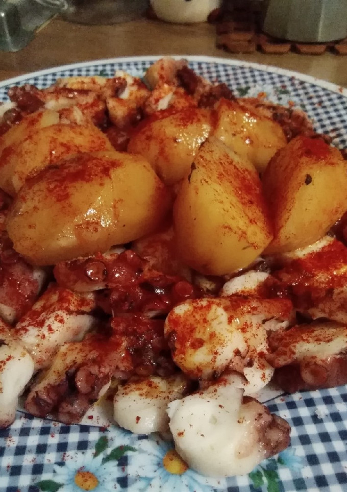 Una foto de Pulpo a la gallega