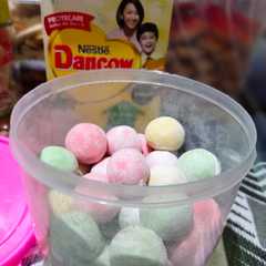 A picture of Permen bola-bola susu.