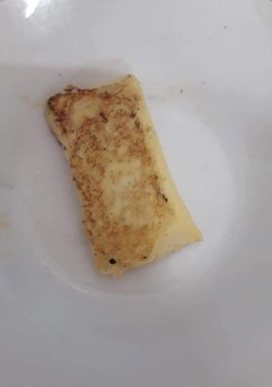 รูปของ ขนมปังทอดสอดไส้ครีมนม จากเพจDIY microwave cake by ป้าหนึ่ง