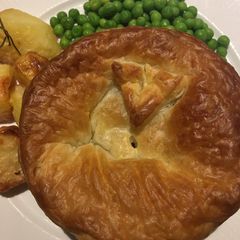 A picture of C’kn and mushroom pie 🌱.