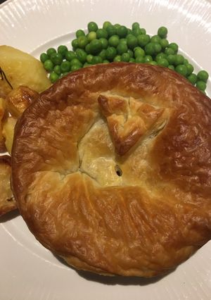 A picture of C’kn and mushroom pie 🌱.