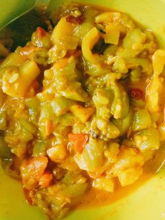 तुरई आलू की सब्जी (turai aloo ki sabzi recipe in Hindi) रेसिपी मुख्य फोटो
