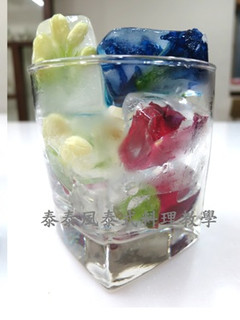 ♦泰泰風♦夏日鮮花凍冰飲 蝶豆藍花 玫瑰花 茉莉花 桂花. 的食譜成品照片