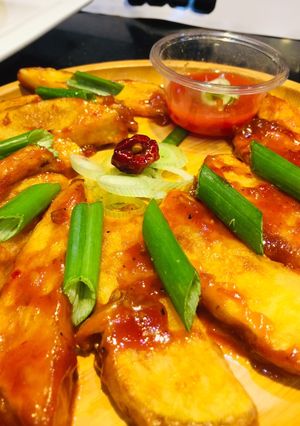 A picture of Chilli Potato Wedges.