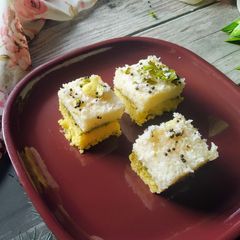 A picture of Sandwich dhokla.