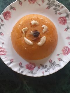 मँगो फ्लेवर शिरा (mango flavour sheera recipe in marathi) रेसिपी चे मुख्य फोटो 