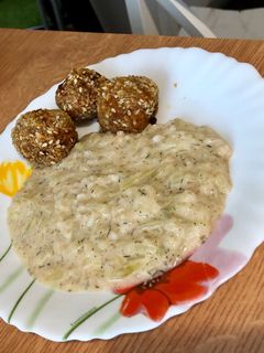 Cukkinifőzelék, zabpelyhes fasírttal recept fotója