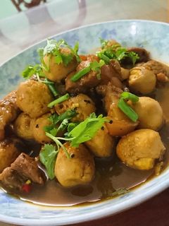 Hình của món Thịt kho trứng cút.