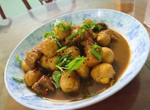 Hình của món Thịt kho trứng cút.