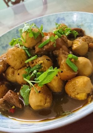 Hình của món Thịt kho trứng cút.