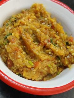 રીંગણ નું ભડથું (Ringan Bhartu Recipe In Gujarati) રેસીપી મુખ્ય ફોટો