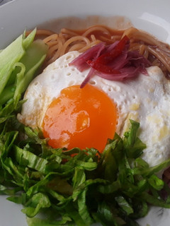 Una foto de Fideos🍝en salsa al estilo coreano🌶🍳 a mi manera🤔