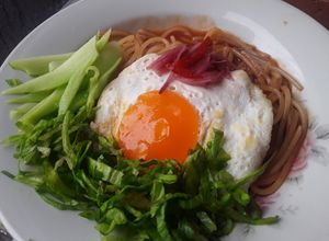 Una foto de Fideos🍝en salsa al estilo coreano🌶🍳 a mi manera🤔