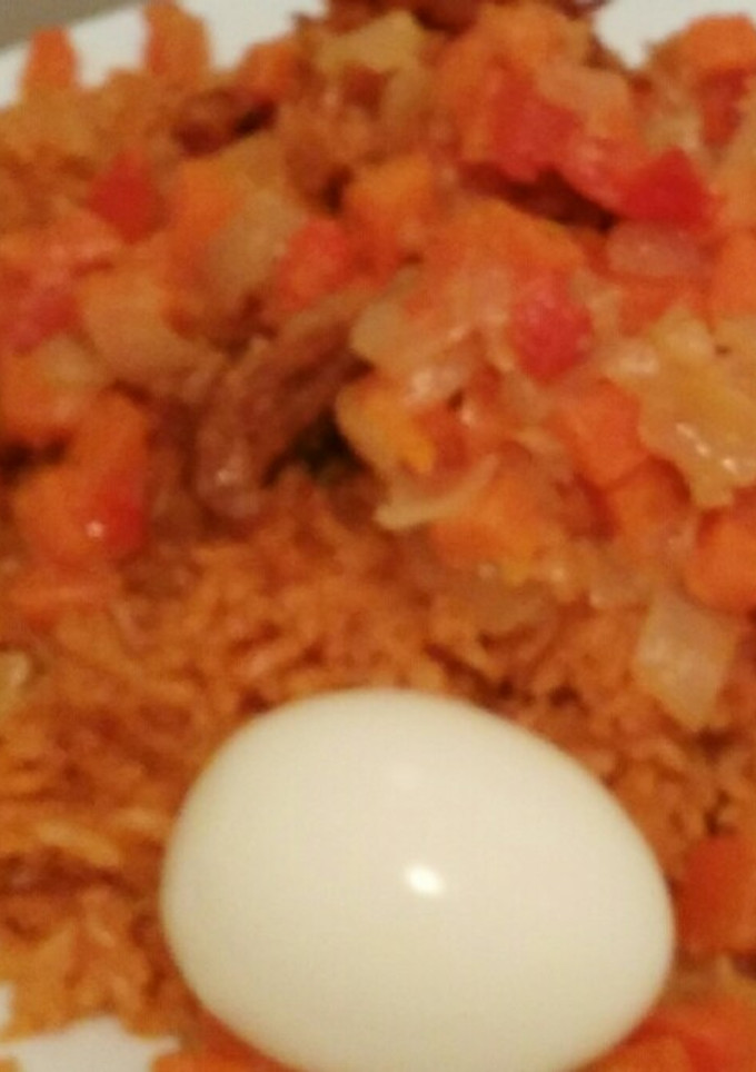 Una foto de Arroz salteado con carne y verduras