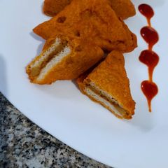 A picture of Stuffed Bread Pakoda.