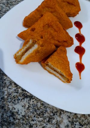 A picture of Stuffed Bread Pakoda.
