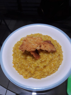 Una foto de Risotto de zapallo con crocante de queso