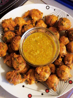 A picture of VEGETABLES BHAJIA😋.