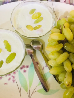 A picture of Grapes Ice cream.