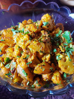 आलू फूलगोभी की सब्जी(Aloo gobhi ki sabzi recipe in Hindi) रेसिपी मुख्य फोटो