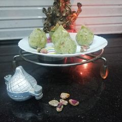 A picture of Bottlegourd & Pistachio Modak.