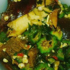 Fresh okro and goat meat A picture of Fresh okro and goat meat.