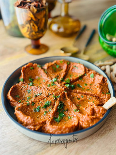 Una foto de Muhhamara 🫑 🌶️ 🌰 (Crema Siria 🇸🇾 de pimientos y nueces)