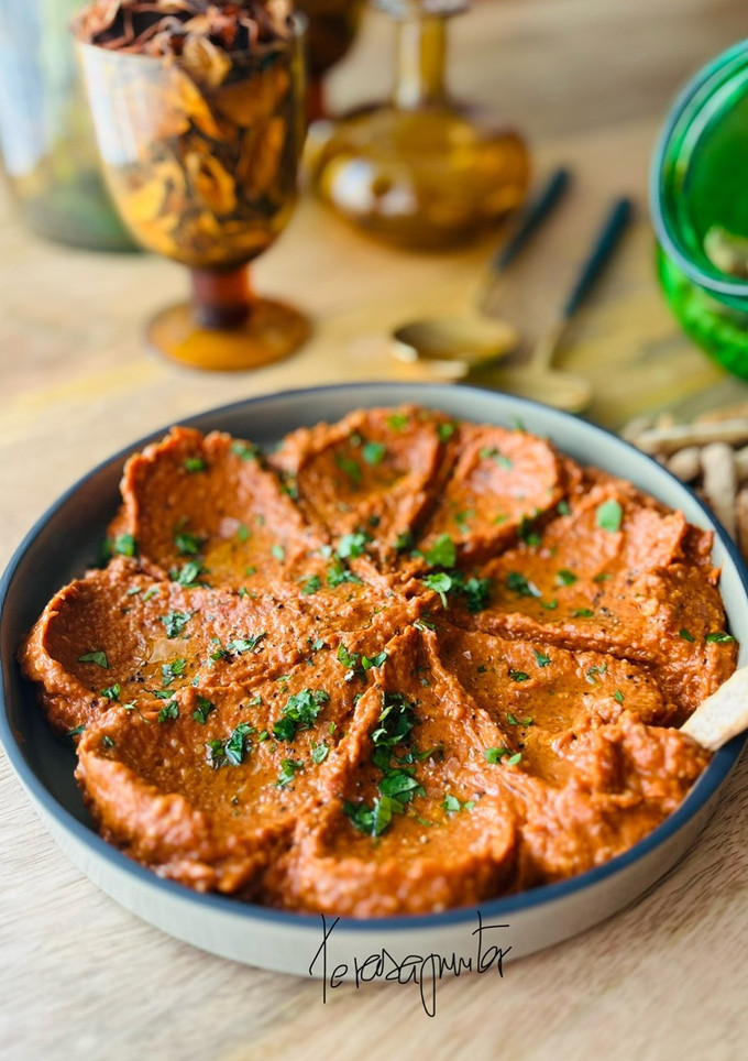 Una foto de Muhhamara 🫑 🌶️ 🌰 (Crema Siria 🇸🇾 de pimientos y nueces)