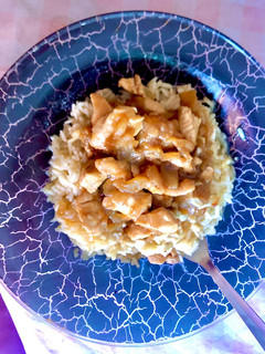 Una foto de Pollo a la piña con arroz