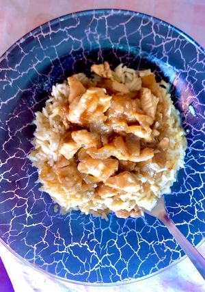 Una foto de Pollo a la piña con arroz