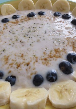 Foto principal de Desayuno nutritivo con leche de almendras, avena, platano y Agua de Mar