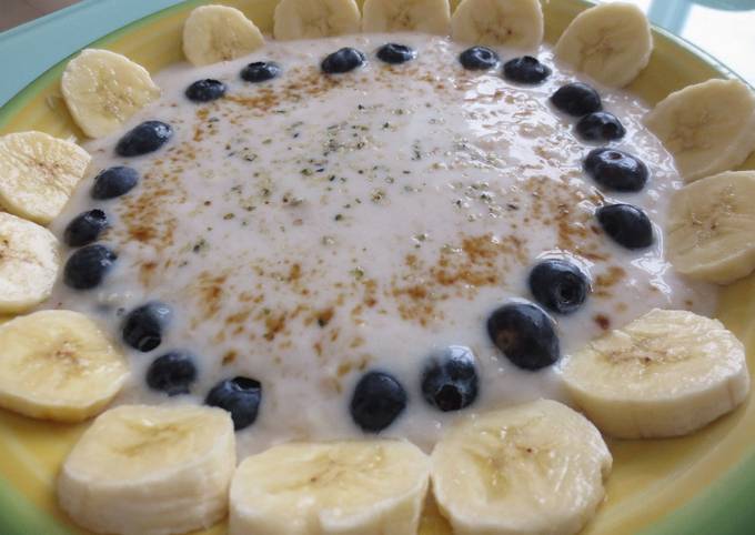 Desayuno nutritivo con leche de almendras, avena, platano y Agua de Mar  Receta de RecetasAguadeMar- Cookpad