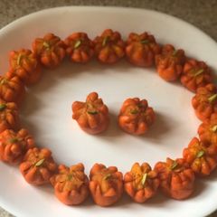 A picture of Phool mithai.
