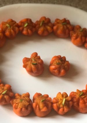 A picture of Phool mithai.