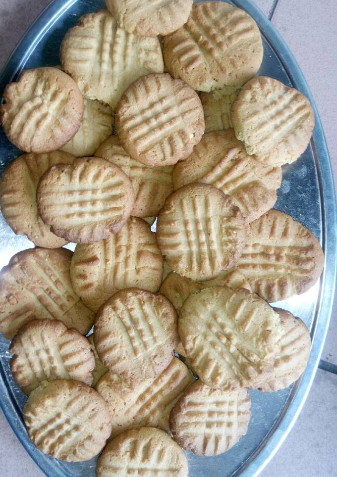 A picture of Peanut butter and lemon rinds cookies.