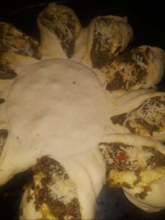Una foto de Rghayef rellenos forma de flor