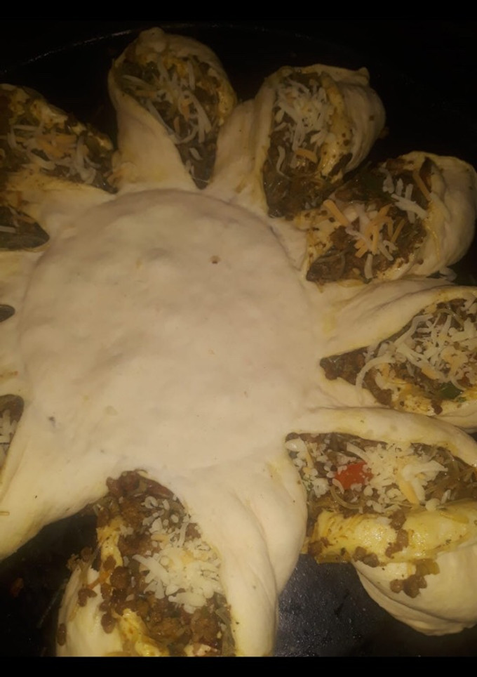 Una foto de Rghayef rellenos forma de flor