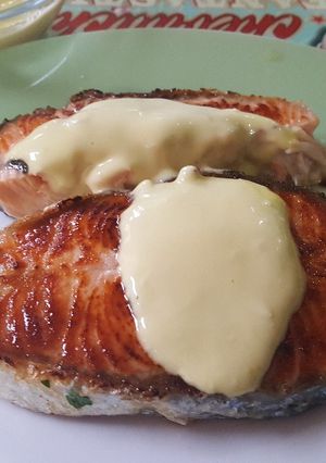 Foto principal de Salmón a la plancha con mayonesa de mostaza