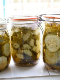 A picture of Sweet and sour pickled cucumber.