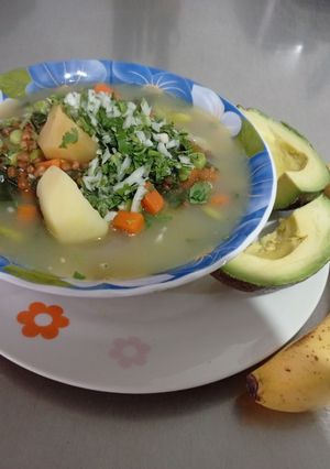 Una foto de Sopa de trigo o cuchuco como le llamamos en colombia