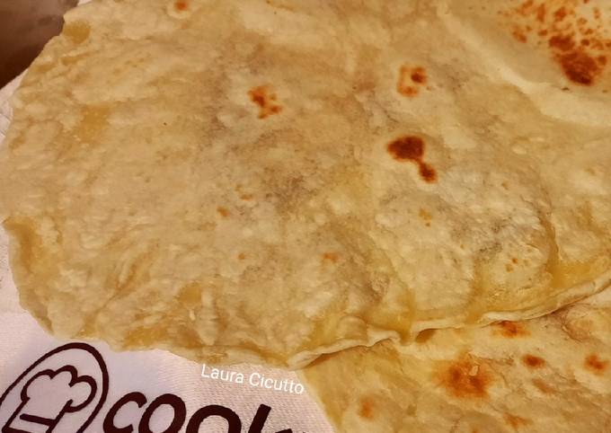 Piadine fatte in casa con olio d'oliva