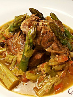 Una foto de Espinazo de cordero, en salsa de okra y trigueros