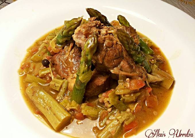 Espinazo de cordero, en salsa de okra y trigueros Receta de Alexis Urrutia-  Cookpad