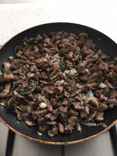 Una foto de Guisado Argentino con champiñones